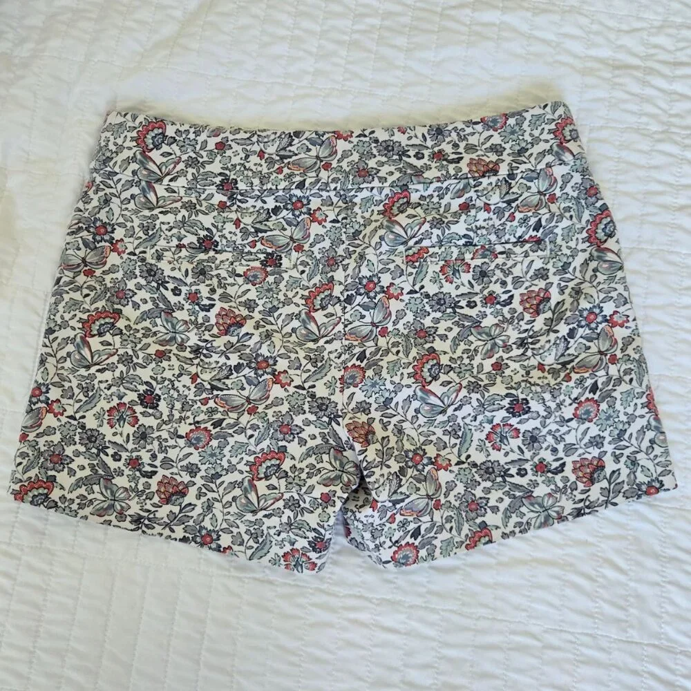 3 for $15 - LOFT The Riviera Short White 4" Multi Color Floral & Butterfly - Picture 2 of 5